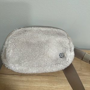 Lululemon Sherpa belt bag